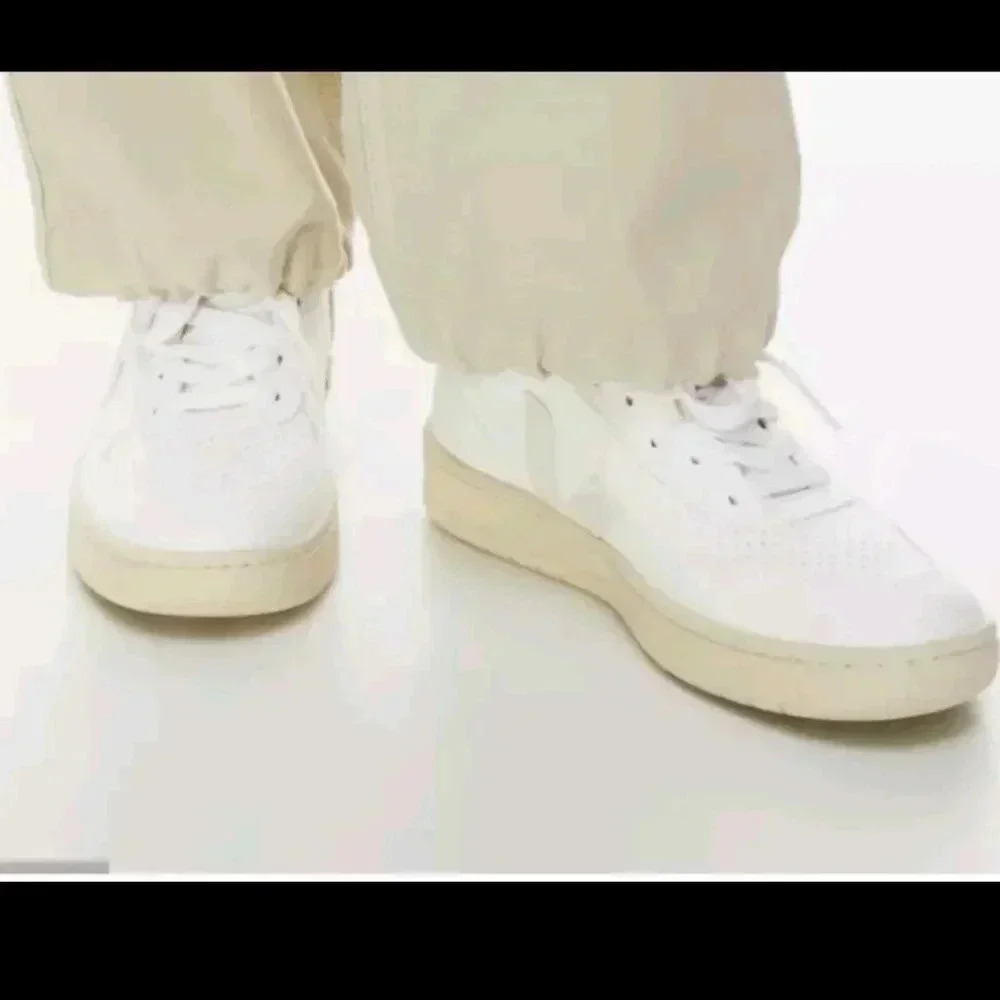 Veja V-10 Womens Cream Leather  Sustainable Classic Everyday Sneaker Shoe 7